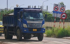 Phớt lờ biển báo, xe tải ồ ạt chạy vào đường cấm ở Đà Nẵng