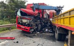 Xe tải đấu đầu trên đường tránh Nam Hải Vân, 4 người bị thương