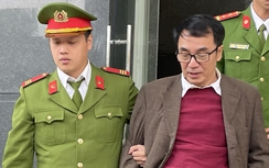 Vì sao tòa hoãn xử phúc thẩm cựu Cục phó Quản lý thị trường Trần Hùng?