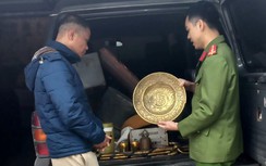 Đi ô tô từ tỉnh Hà Nam xuống đình làng ở Nam Định trộm đồ thờ