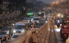 Hà Nội: Bến xe, cửa ngõ đông nghẹt trước ngày nghỉ tết Dương lịch