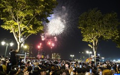 Người dân TP.HCM hào hứng với màn pháo hoa chào năm mới 2024