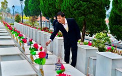 Viếng nghĩa trang Vị Xuyên ngày đầu năm mới