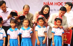 Trao tặng hơn 13.300 mũ bảo hiểm “Giữ trọn ước mơ” cho học sinh ở Quảng Trị