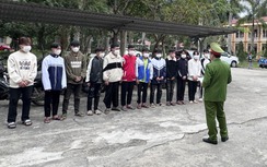Lai Châu: Khởi tố 7 thanh niên đi xe một bánh, ném vỏ chai vào người dân ở quảng trường
