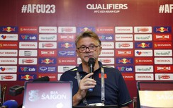 HLV Troussier có hành động ngỡ ngàng sau trận hòa U23 Singapore
