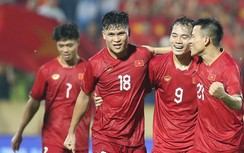 Đứng yên trên bảng xếp hạng FIFA, tuyển Việt Nam vẫn cho Thái Lan hít khói