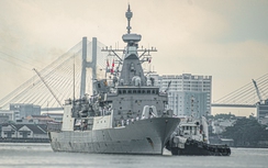 Hai tàu hải quân New Zealand cập cảng Sài Gòn