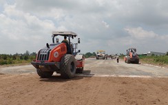 Mừng cao tốc Mỹ Thuận - Cần Thơ sắp hoàn thành nhưng dân lo thiếu đường đi làm ruộng