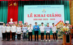 Công đoàn GTVT Việt Nam trao 40 học bổng cho sinh viên giao thông vượt khó