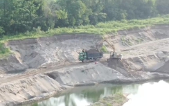 Hà Nội: Ngang nhiên khai thác cát trái phép tại bãi bồi ven sông Hồng