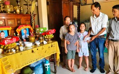 Bạn đọc Báo Giao thông chia sẻ với 2 cháu nhỏ mồ côi bố mẹ ở Quảng Trị