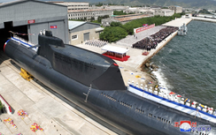 Cận cảnh Triều Tiên hạ thuỷ tàu ngầm tấn công hạt nhân chiến thuật mới
