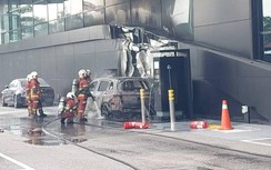 Mercedes EQB bốc cháy khi đang sạc điện