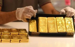 Nhà đầu tư chờ đợi vàng miếng tiếp tục giảm giá