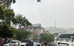 Quảng Ninh: Xe bán tải tông xe máy trên quốc lộ 18 khiến ba người tử vong