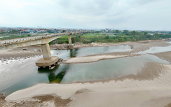 Vì sao sông Đà trơ đáy?