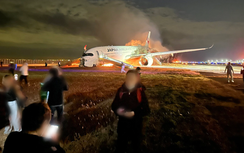 Va chạm máy bay tại Nhật: Khoảnh khắc 379 người thoát nạn thần kỳ