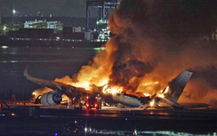 Chuyên gia lý giải nguyên nhân khiến máy bay Nhật chở 379 người bốc cháy như "quả cầu lửa"