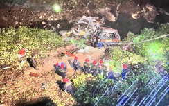 Hiện trường xe khách chở 22 người lao xuống vực khiến 2 người tử vong ở Đà Nẵng