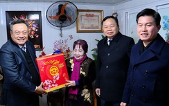 Chủ tịch Hà Nội Trần Sỹ Thanh thăm, chúc Tết người có công và gia đình chính sách