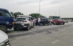 Hà Nội: Tai nạn liên hoàn khiến 6 ô tô hư hỏng nặng