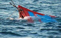 Hai tàu cá bị chìm, 3 thuyền viên mất tích trên vùng biển Quảng Bình