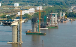 Cảnh đối lập trên công trường cầu Nhơn Trạch nối TP.HCM - Đồng Nai