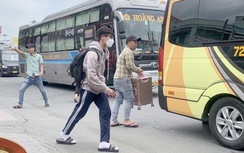 Ông Khuất Việt Hùng: Ai chịu trách nhiệm để xe dù, bến cóc ở TP.HCM tràn lan?