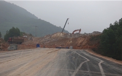 Cao tốc Diễn Châu - Bãi Vọt: Tiếp tục thi công tại đồi Xuân Dương sau 4 tháng tạm ngưng