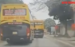 Phẫn nộ cảnh xe khách chèn ép nhau trên quốc lộ 2 Tuyên Quang - Hà Giang