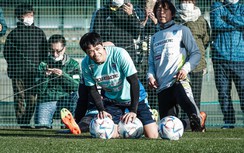 Đội bóng Nhật Bản ra quyết định khó tin với ngôi sao bị HLV Troussier thất sủng