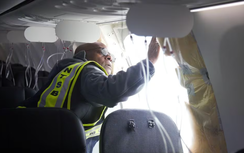 Đã tìm được cánh cửa phụ bị bung khỏi máy bay của Alaska Airlines