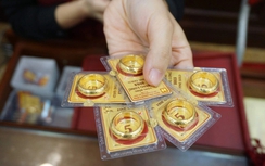 Bất ngờ quay đầu lao dốc mạnh, vàng miếng SJC và vàng nhẫn giảm đến nửa triệu đồng/lượng