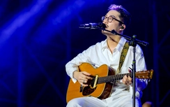 Show ca nhạc nhộn nhịp vào mùa