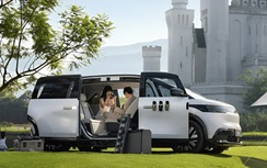 Cận cảnh Zeekr MIX với cửa trượt tách đôi cực độc