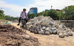 Hà Nội: Ngổn ngang gạch đá dọc đường đi bộ ven sông Tô Lịch