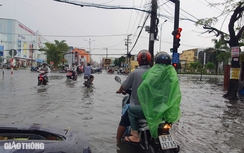 Mưa lớn hơn 1 tiếng, nội ô thành phố Cà Mau ngập sâu