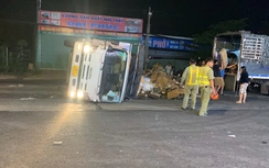 Bình Dương: Hai ô tô tông nhau, xe tải lật, taxi xoay ngang đường