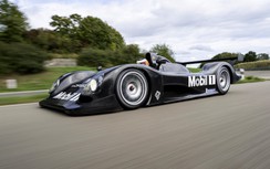 Xe đua cổ Porsche LMP 2000 lần đầu lăn bánh trên đường đua