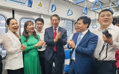 Xúc động khi ca khúc "Tự hào metro TP.HCM" được hát vang trên chuyến tàu đầu tiên