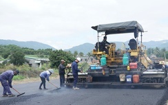 Thảm nhựa cuối cùng trên QL19 qua tỉnh Gia Lai