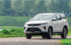 Toyota Fortuner thêm phiên bản, xe máy xăng rẻ hơn trước