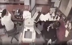 Truy bắt nghi phạm cầm dao cướp ngân hàng ở Nghệ An