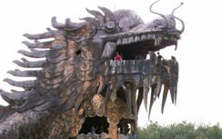Du khách ùn ùn kéo về check in tượng rồng khổng lồ ở Huế