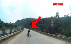 Clip 4 người tử vong khi đi xe máy ngược chiều trên cao tốc Nội Bài - Lào Cai