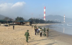 Truy nguyên nhân dầu hắc vón cục trôi dạt vào bờ biển Hà Tĩnh