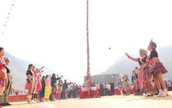 Độc đáo lễ hội Gầu Tào của người Mông ở Yên Bái