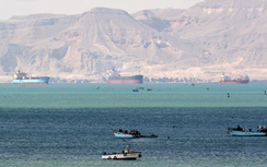 Doanh thu từ kênh đào Suez sụt tới 50% vì các cuộc tấn công của Houthi