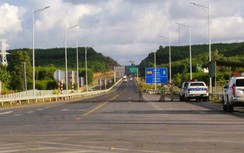 CSGT tăng cường xử lý vi phạm trên tuyến cao tốc Cam Lộ - La Sơn